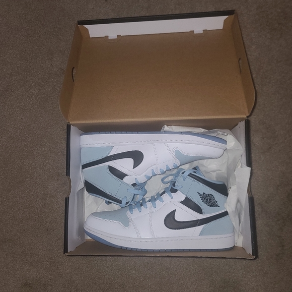 Air Jordan 1 Mid - Picture 10 of 12